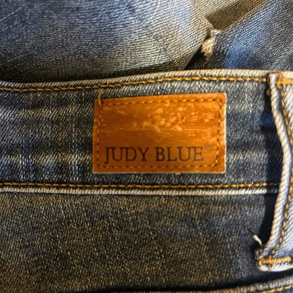 Judy Blue Jeans Women’s Sz 32x27 Relaxed Fit Stretch Denim Blue Distressed - Picture 4 of 6